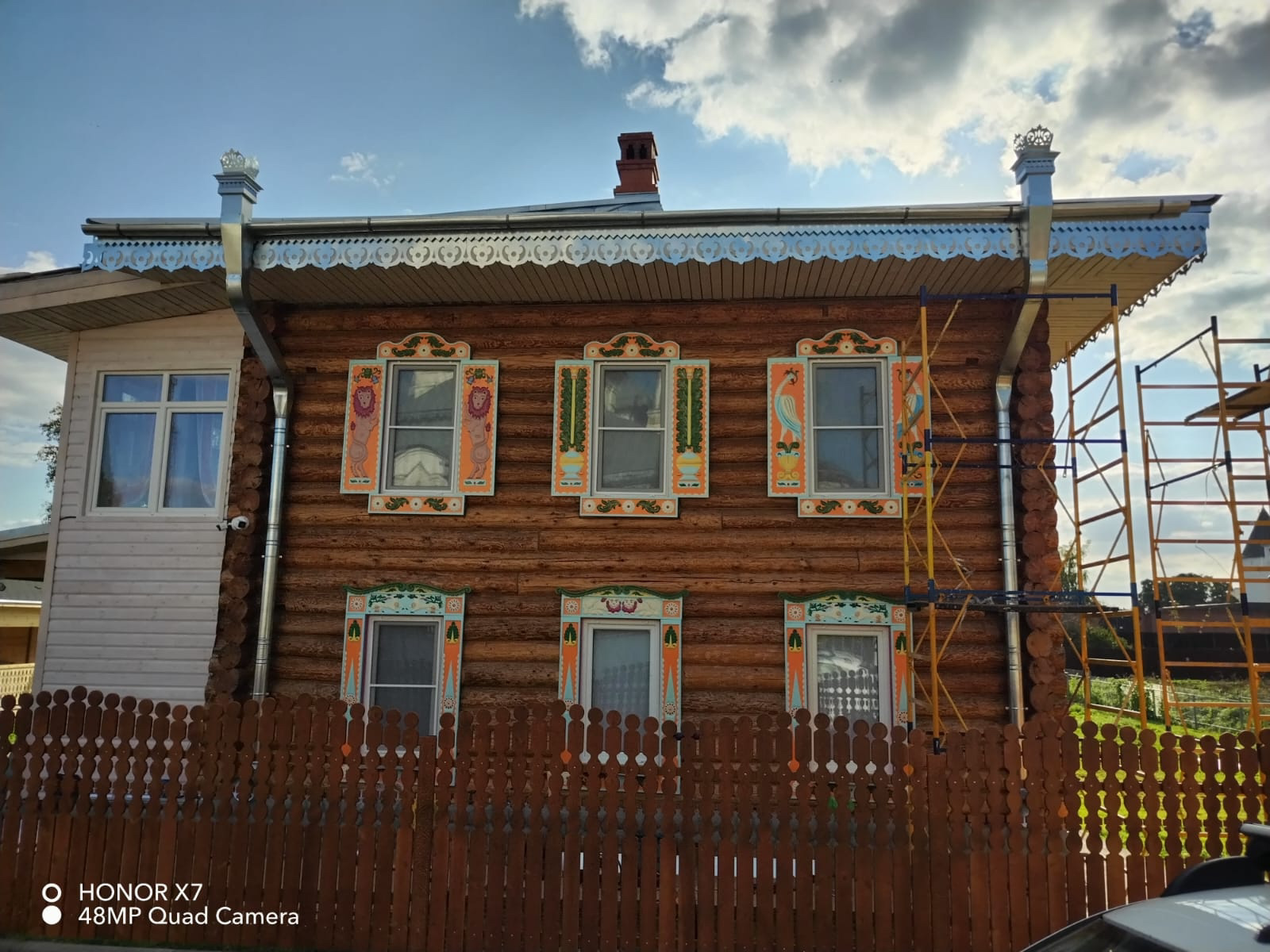 Фриз под кровлей