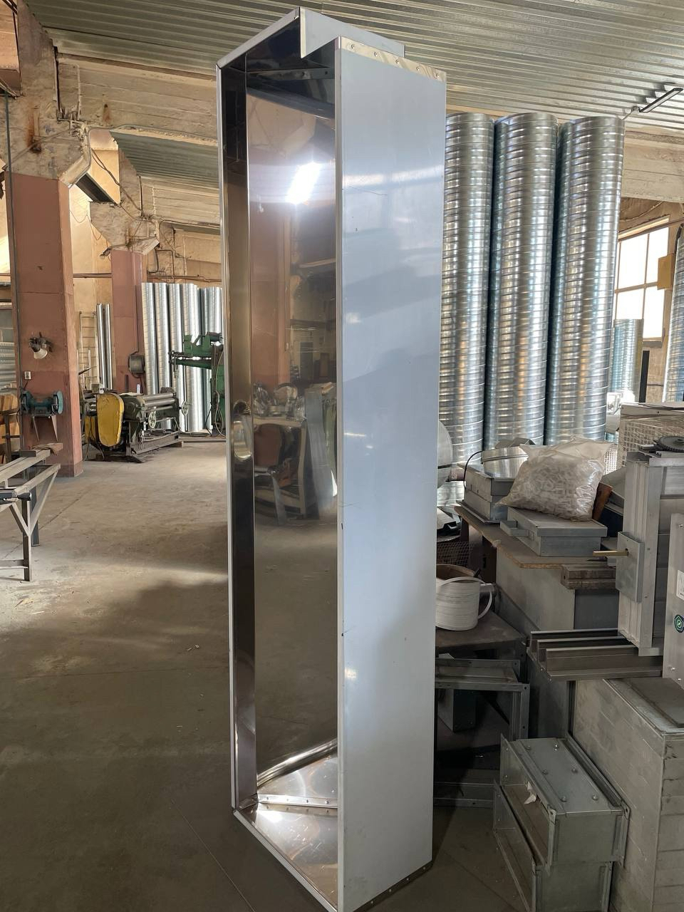 Изготовили вытяжной зонт 2600×600 из нержавеющей стали под заказ