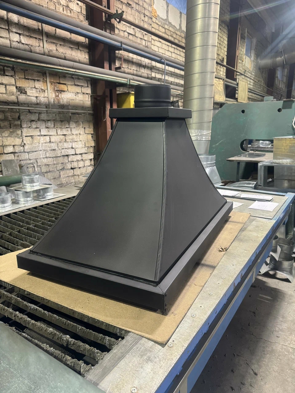 Покраска вытяжных зонтов